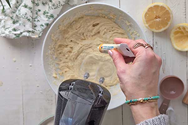 Popękane ciastka cytrynowe dodawanie barwnika spożywczego do ciasteczek