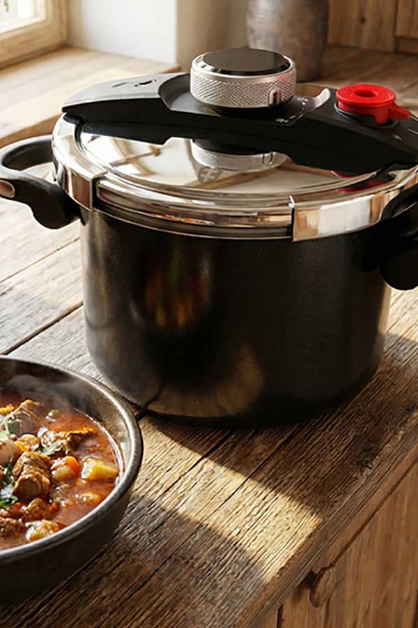 Stalowy garnek ciśnieniowy Zwieger Emalié pozwalający na szybkie i zdrowe gotowanie