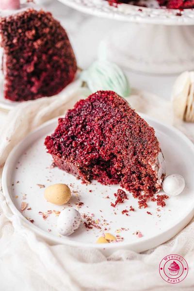 przepis na wilgotną babkę do kawy i na święta miękka i puszysta babka red velvet idealna na święta wielkanocne