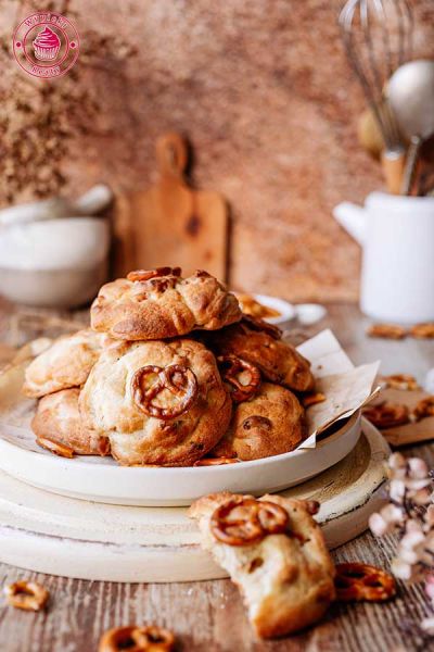 proste ciastka domowe z białą czekoladą dla początkujących pomysł na szybkie ciastka dla dzieci z kawałkami precelków