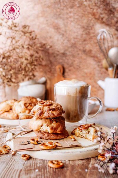 jak zrobić ciastka z precelkami krok po kroku przepis na łatwe ciastka z kawałkami czekolady i połamanymi precelkami