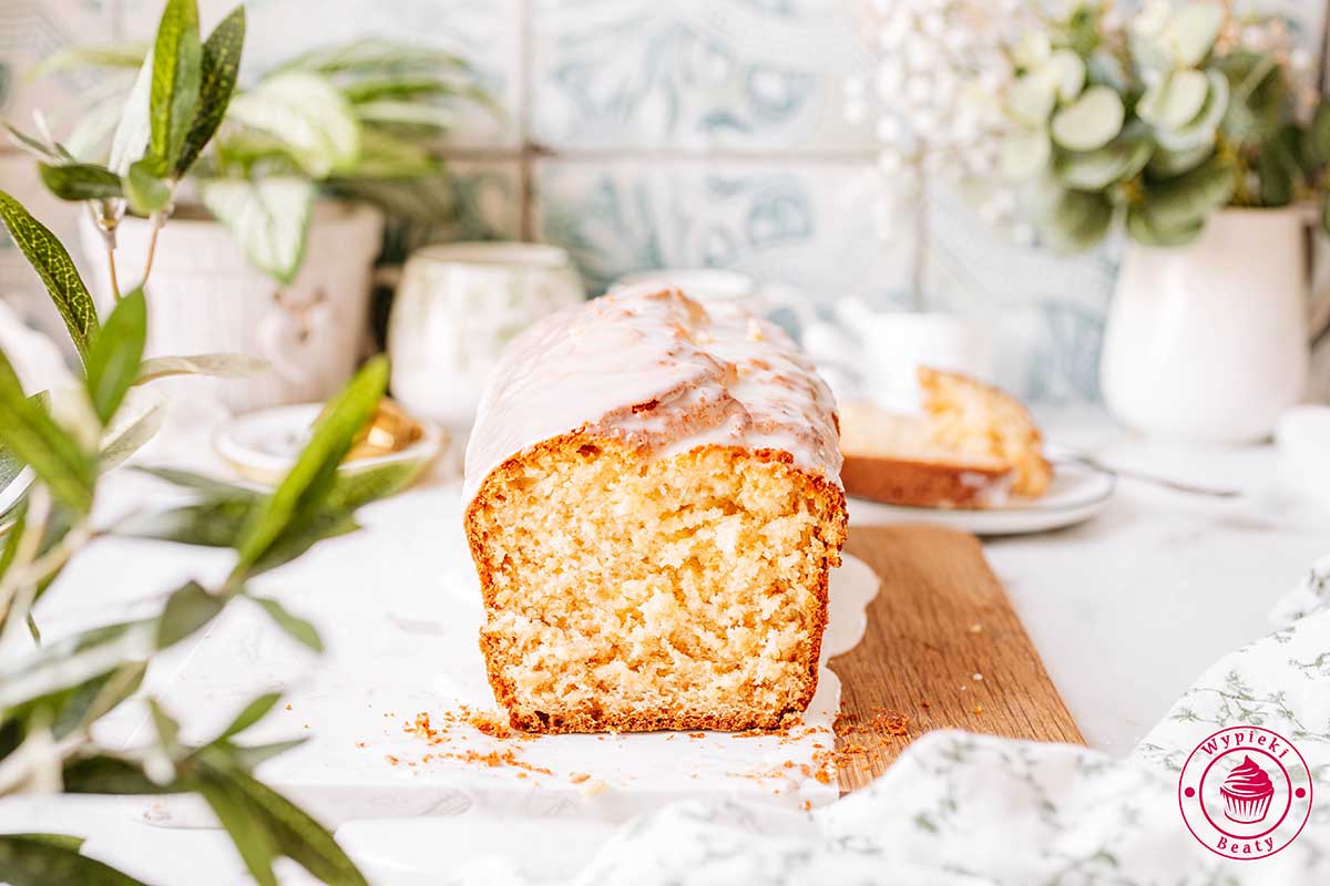 proste, szybkie i wilgotne ciasto zrobione z ananasem w puszce szybka babka z ananasem na święta i na weekend