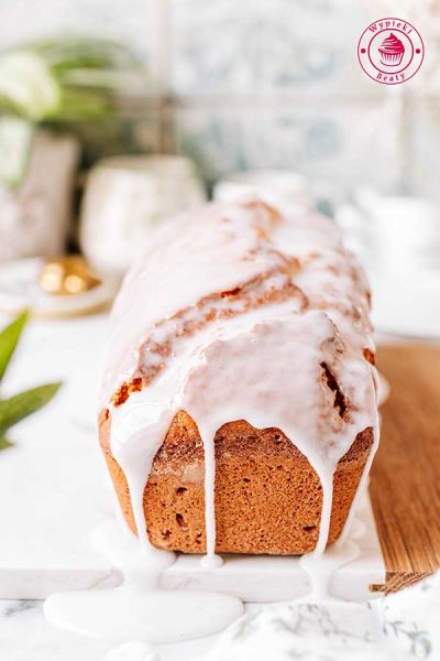 wilgotne ciasto ananasowe z puszki oblane lukrem proste ciasto z ananasem z lukrem