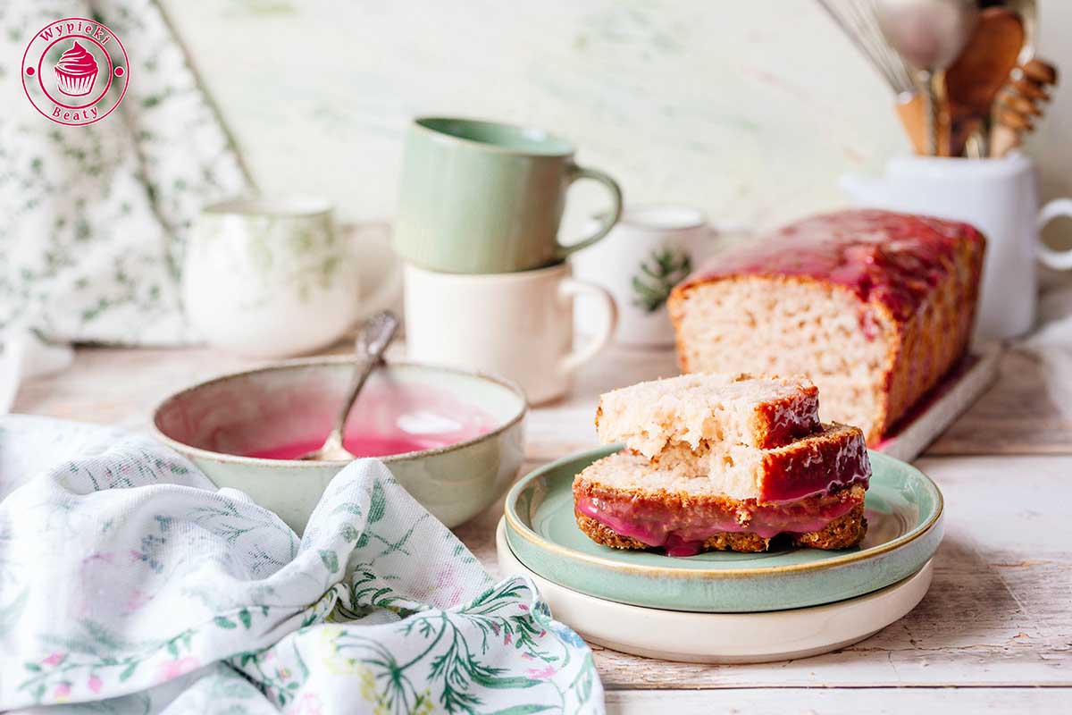 szybka i prosta babka z budyniem malinowym i lukrem szybka wilgotna budyniowa babka malinowa z lukrem malinowym