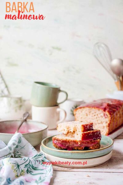 Babka malinowa z malinowym budyniem budyniowa babka malinowa z lukrem