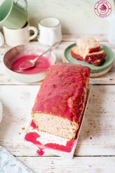szybkie ciasto z budyniem malinowym i lukrem przepis krok po kroku na wilgotną babkę budyniową o malinowym smaku