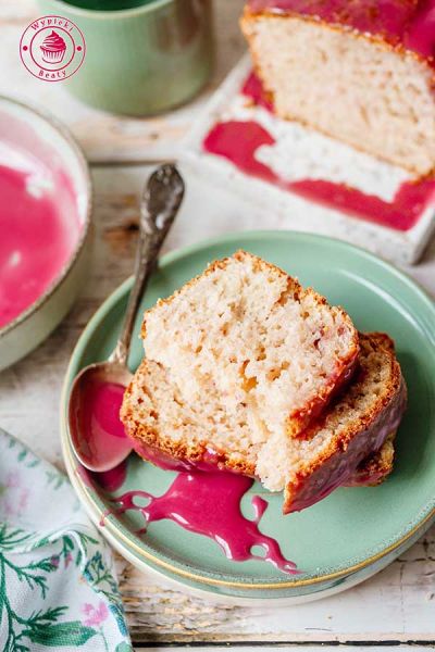 owocowa babka z lukrem malinowym pieczona z dodatkiem budyniu malinowego szybkie ciasto malinowe bez miksera