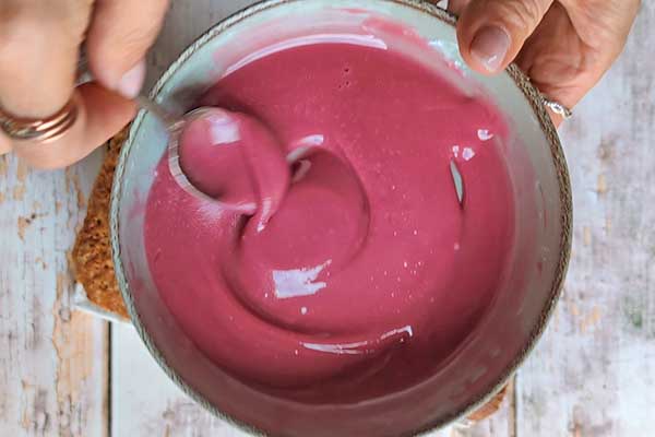 Babka malinowa z malinowym budyniem przygotowanie lukru do babki malinowej