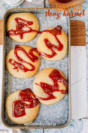 Ciasteczka z sosem karmelowym.