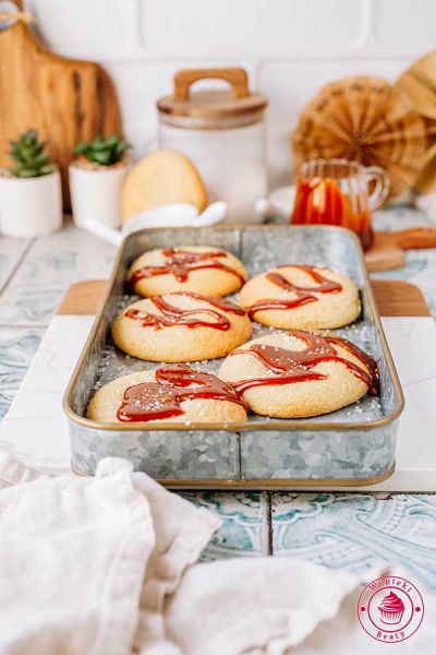 szybki przepis na łatwe miękkie ciasteczka karmelowe z solą przepis na proste ciastka dla dzieci z karmelem