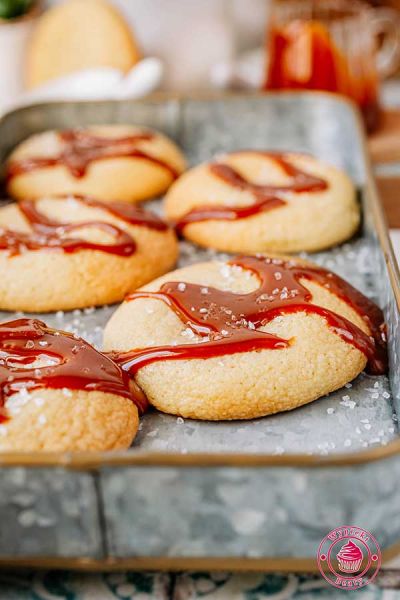 miękkie ciasteczka karmelowe z solą przepis krok po kroku domowe miękkie ciasteczka z sosem karmelowym i solą