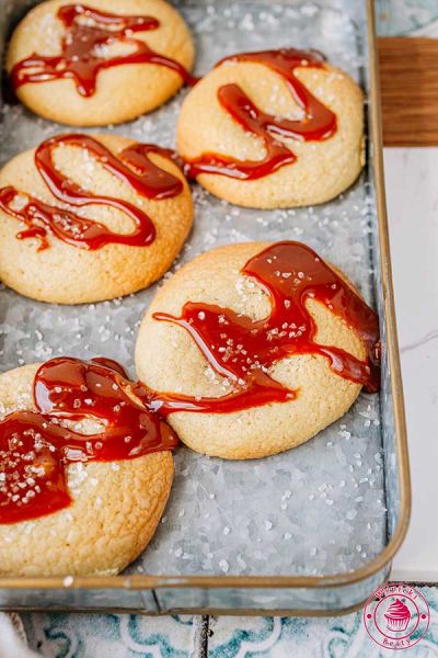 ciasteczka karmelowe z solą przepis z filmem przepis na miękkie ciastka i domowy sos karmelowy z solą