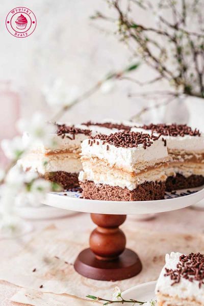 lekkie kremowe ciasto z mascarpone i masą kajmakową świąteczne ciasto czekoladowe z mascarpone i kajmakiem