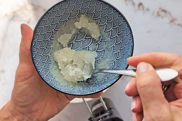 Ciasto karmelowa niespodzianka zastygnięta żelatyna