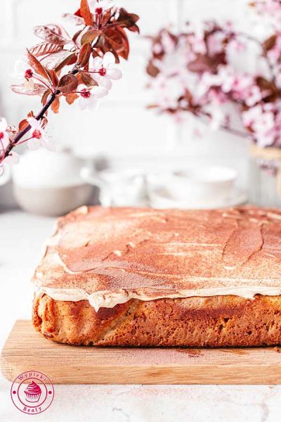szybkie ciasto we włoskim stylu z kremem i kawą przepis na kawowe ciasto latte nasączane kawą i udekorowane kremem kawowym
