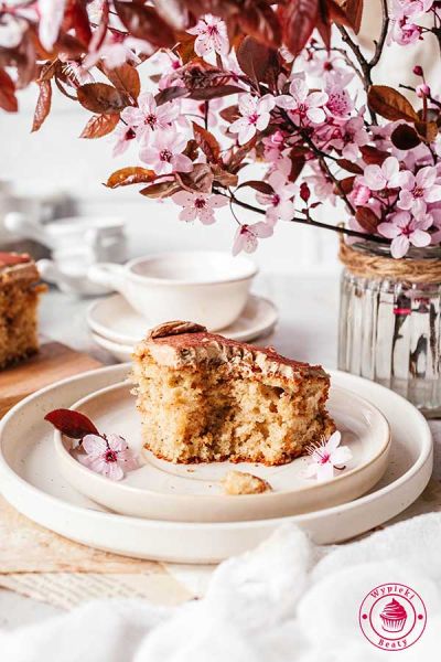 szybkie, proste i pyszne kawowe ciasto nasączane kawą i udekorowane kawowym kremem mocno wilgotne ciasto z kremem kawowym i mascarpone