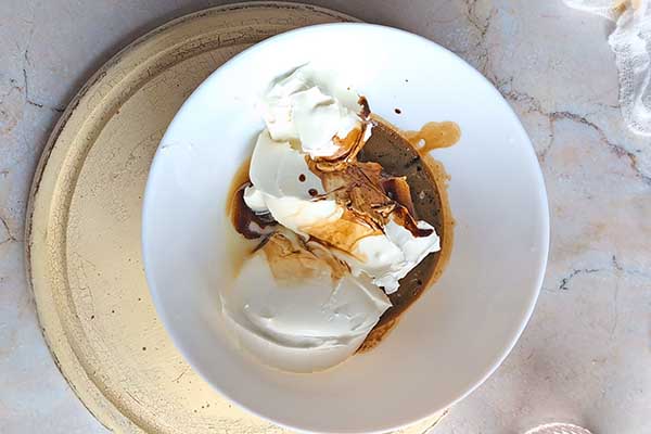 przygotowanie kremu kawowego z mascarpone