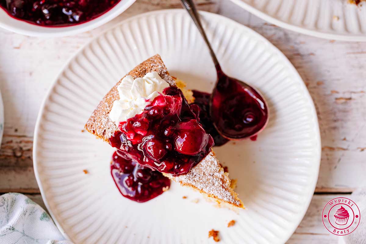 puszyste i wilgotne ciasto na kremówce z owocami w żelu jak zrobić śmietankowe ciasto na kremówce