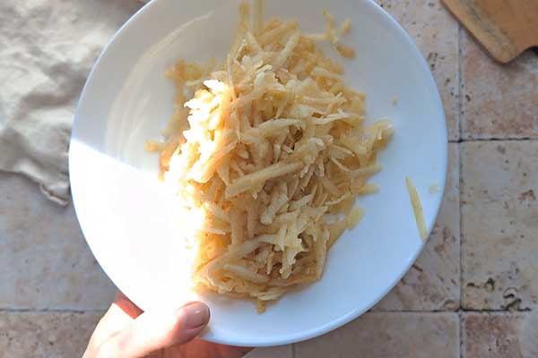 Ciasto na żółtkach z jabłkiem jabłko tarte na tarce