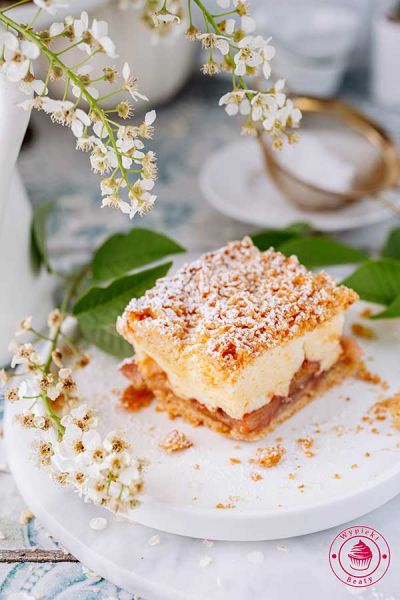 jak zrobić kruche ciasto z rabarbarem i bezą przepis krok po kroku ze zdjęciami ciasto z rabarbarem i budyniową pianką bezową pieczone w dużej formie do pieczenia