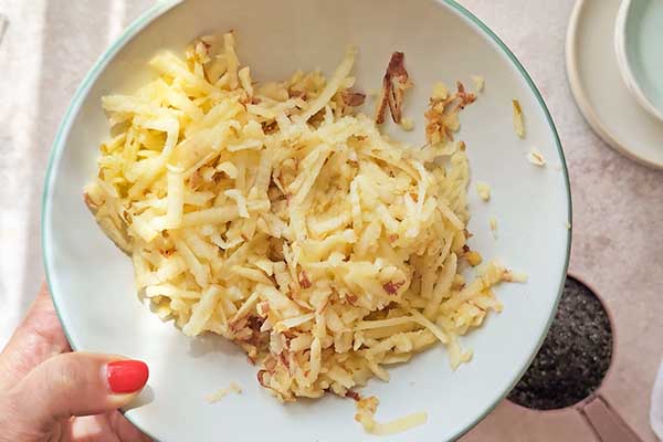 Leniwe ciasto z makiem jabłko tarte na grubych oczkach tarki