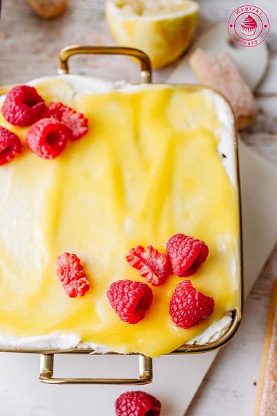 zbliżenie i widok od góry na cytrynowe tiramisu z limoncello prosty przepis na cytrynowe tiramisu z biszkoptami i limoncello