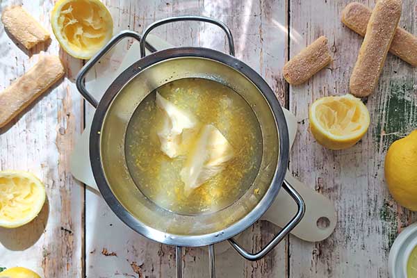 Limoncello tiramisu podgrzewanie składników na lemon curd