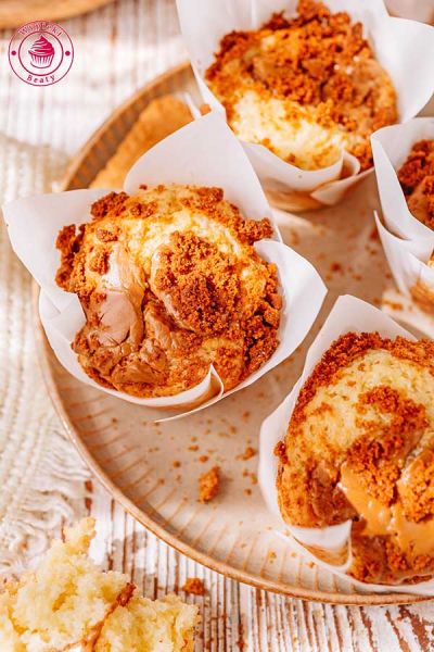 biscoff muffiny z kremem lotus przepis krok po kroku z filmem i zdjęciami prosty przepis na wilgotne muffinki z kremem biscoff i ciasteczkami lotus