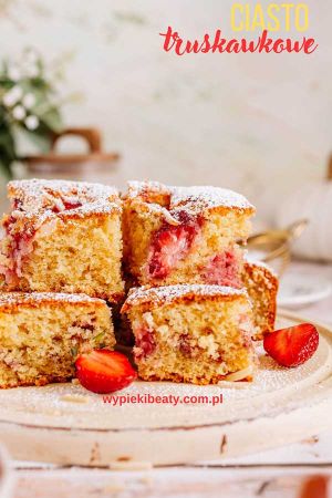 prosty przepis na migdałowe ciasto pieczone z truskawkami