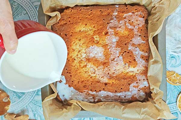 Ciasto creme brulee nasączenie ciasta mieszanką mleka