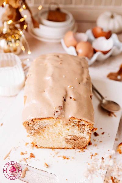 pomysł na domowe jesienne ciasto z aromatycznym cynamonem wilgotna i puszysta babka cynamonowo-waniliowa